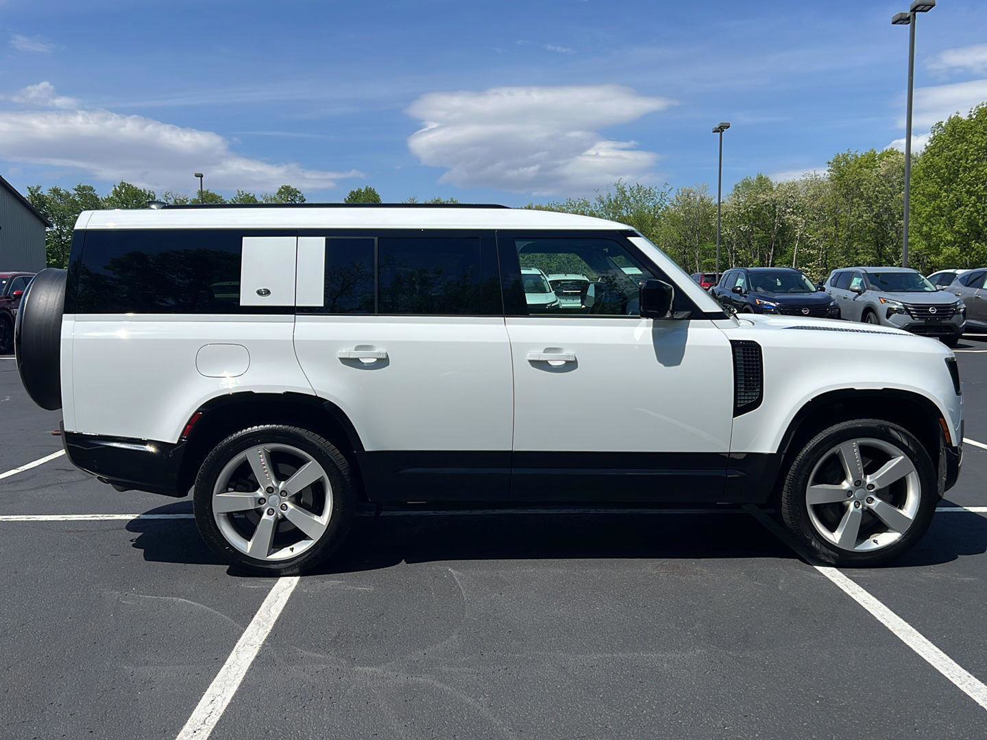 Certified 2023 Land Rover Defender 130 X-Dynamic SE AWD/4WD image 5