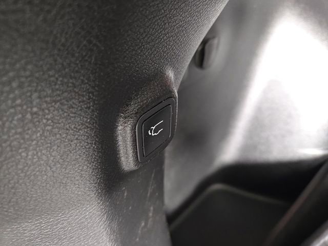 Used 2019 Jeep Cherokee Latitude Plus w/ Comfort/Convenience Group image 33