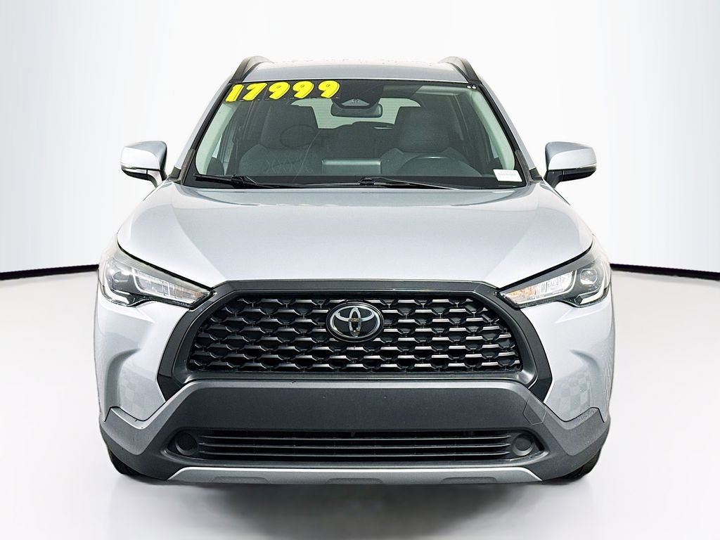 Used 2023 Toyota Corolla Cross LE image 2