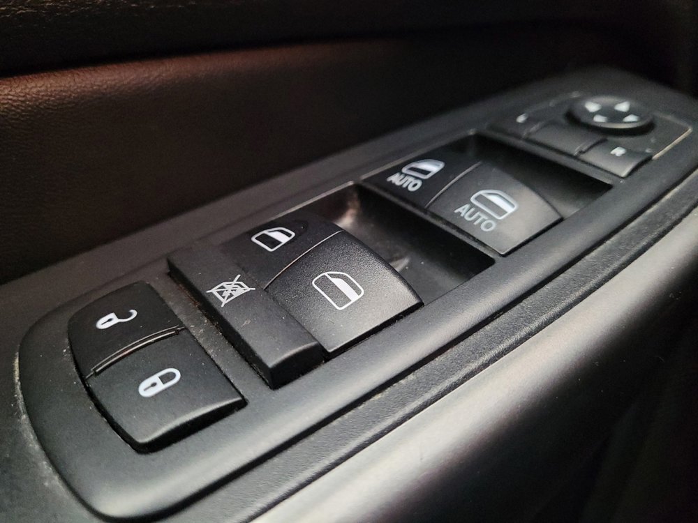 Used 2019 Jeep Cherokee Latitude Plus w/ Comfort/Convenience Group image 27