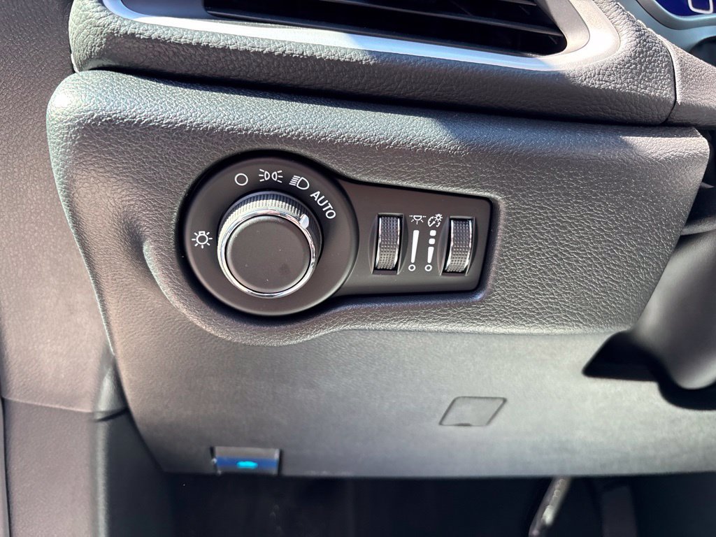 New 2027 Chrysler Pacifica Limited w/ Family Tech Group FWD image 37