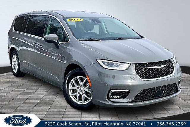 Used 2023 Chrysler Pacifica Touring-L image 1