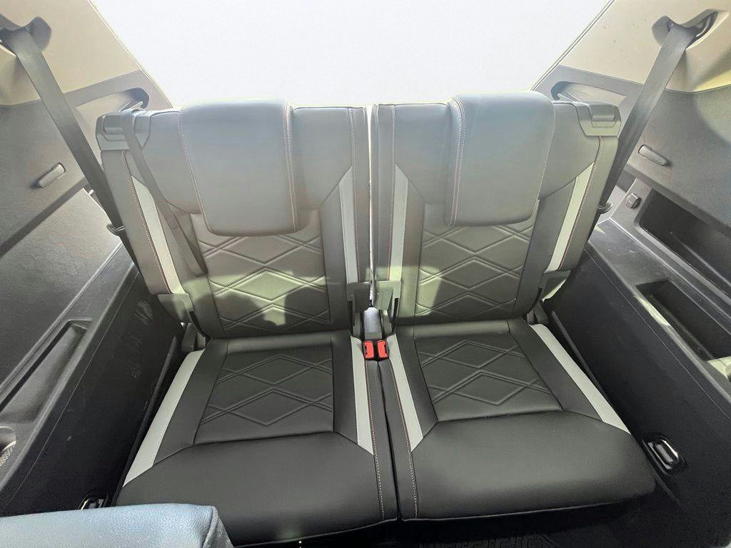 Certified 2024 Volkswagen Atlas Peak Edition SE AWD/4WD image 29