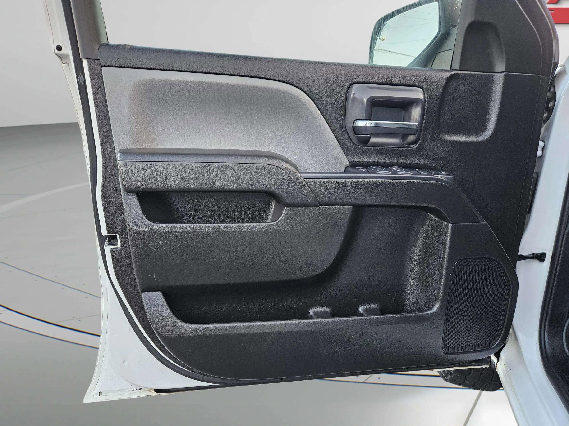 Used 2018 Chevrolet Silverado 1500 Custom w/ Trailering Package image 12