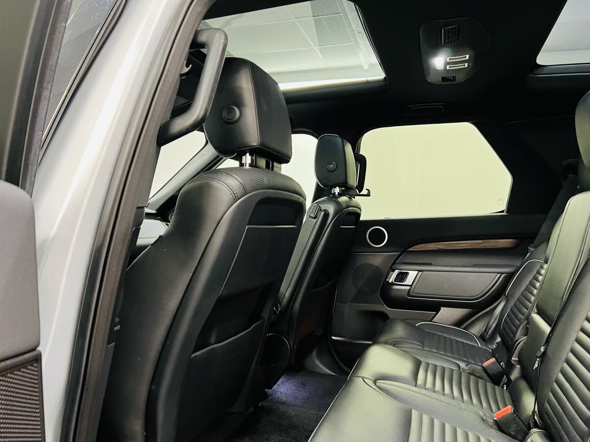 Used 2018 Land Rover Discovery HSE AWD/4WD image 19