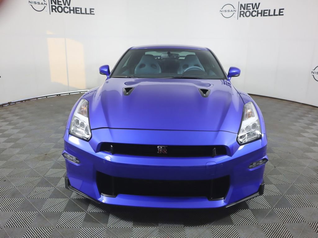 Used 2024 Nissan GT-R Premium w/ Floor Mat Package image 2