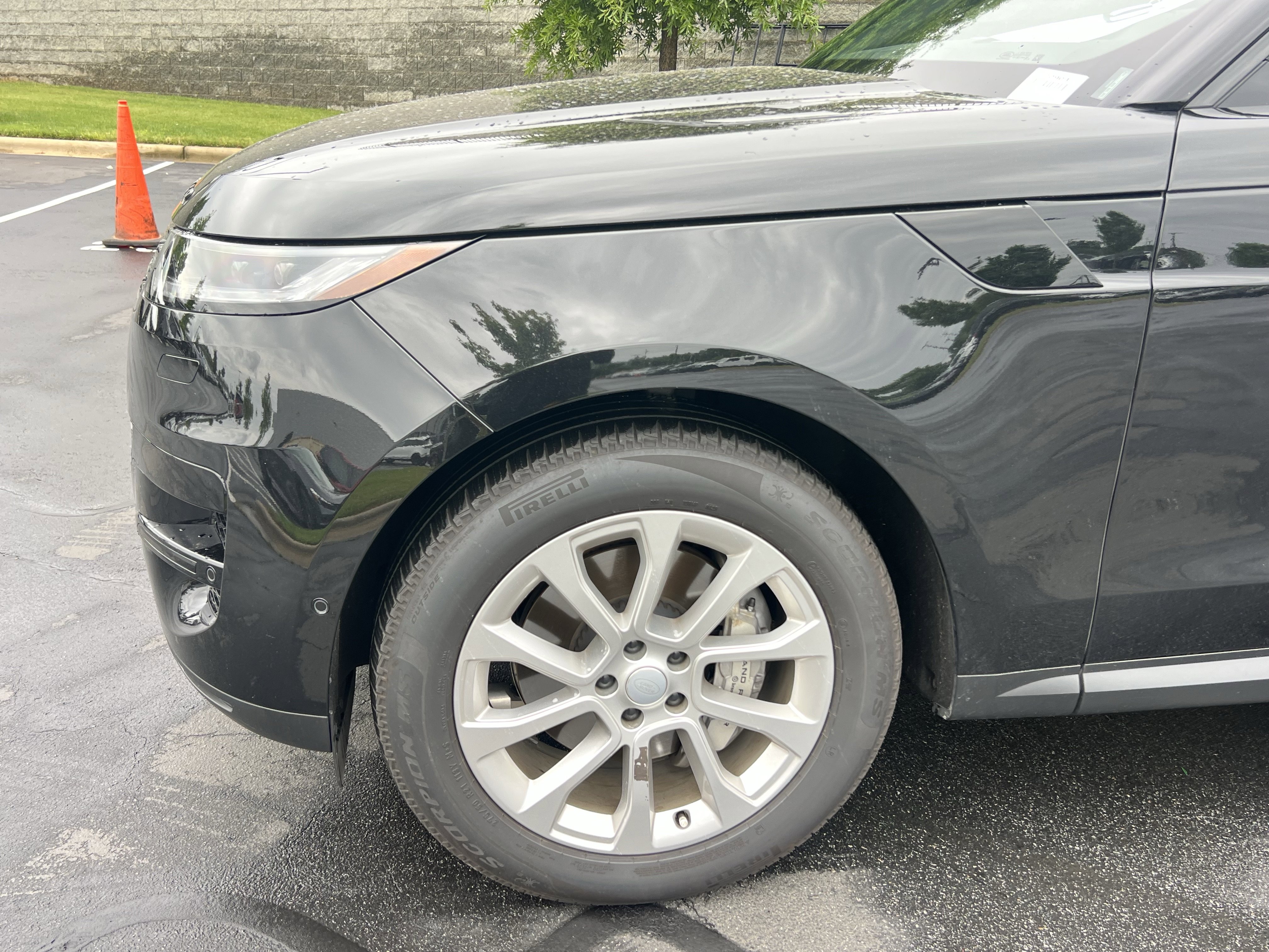 Used 2025 Land Rover Range Rover Sport AWD/4WD image 12