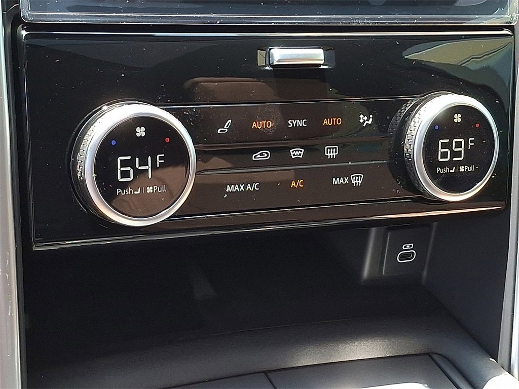 New 2025 Land Rover Discovery Dynamic SE image 12