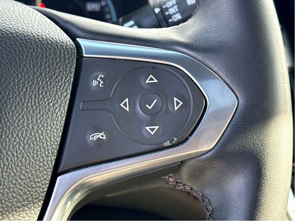 Used 2023 Chevrolet Traverse RS image 17