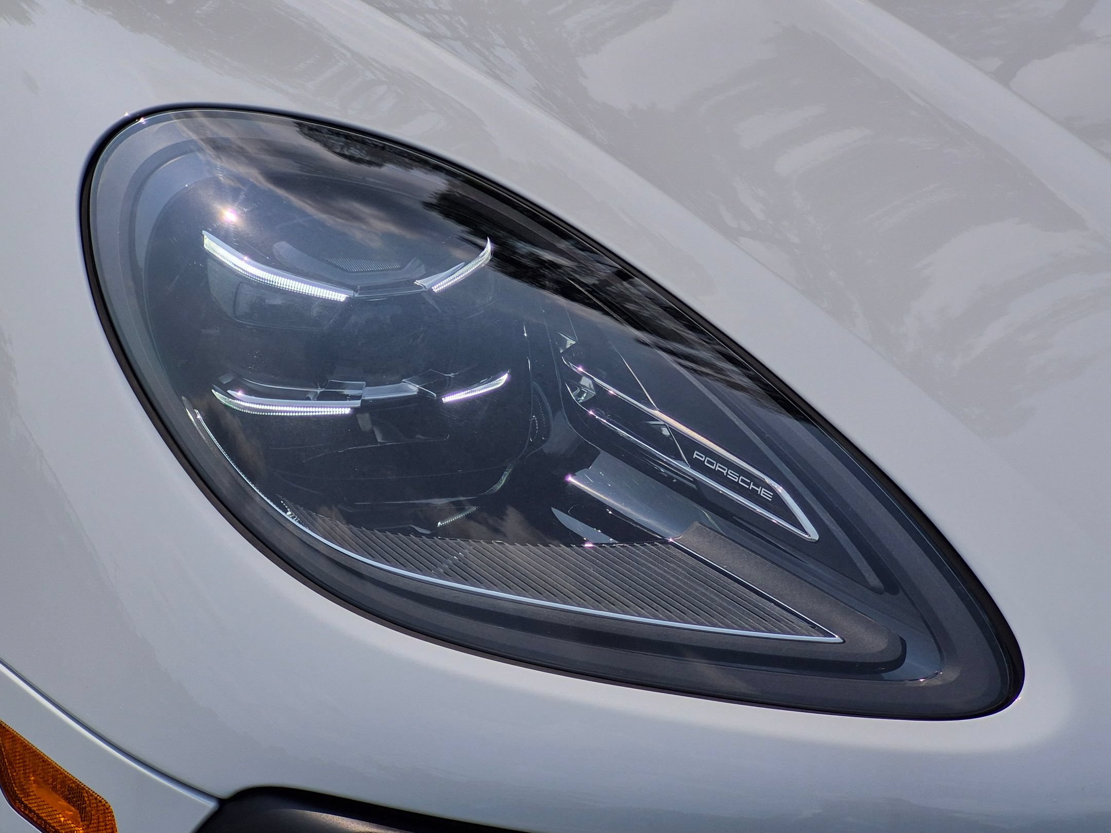Certified 2025 Porsche Macan S AWD/4WD image 33