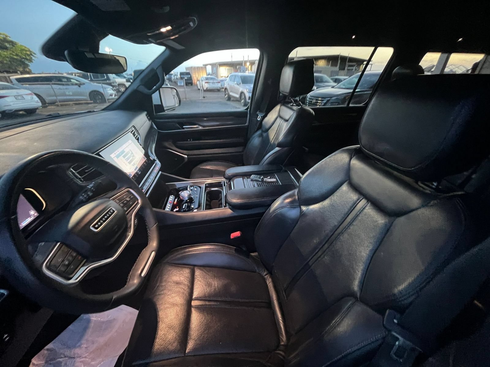 Used 2022 Jeep Wagoneer Series III AWD/4WD image 27