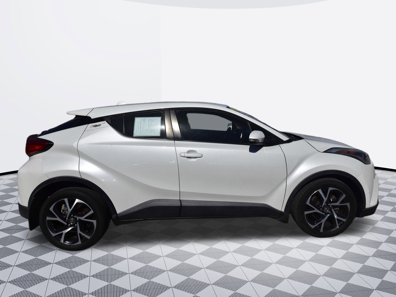 Used 2018 Toyota C-HR XLE image 3