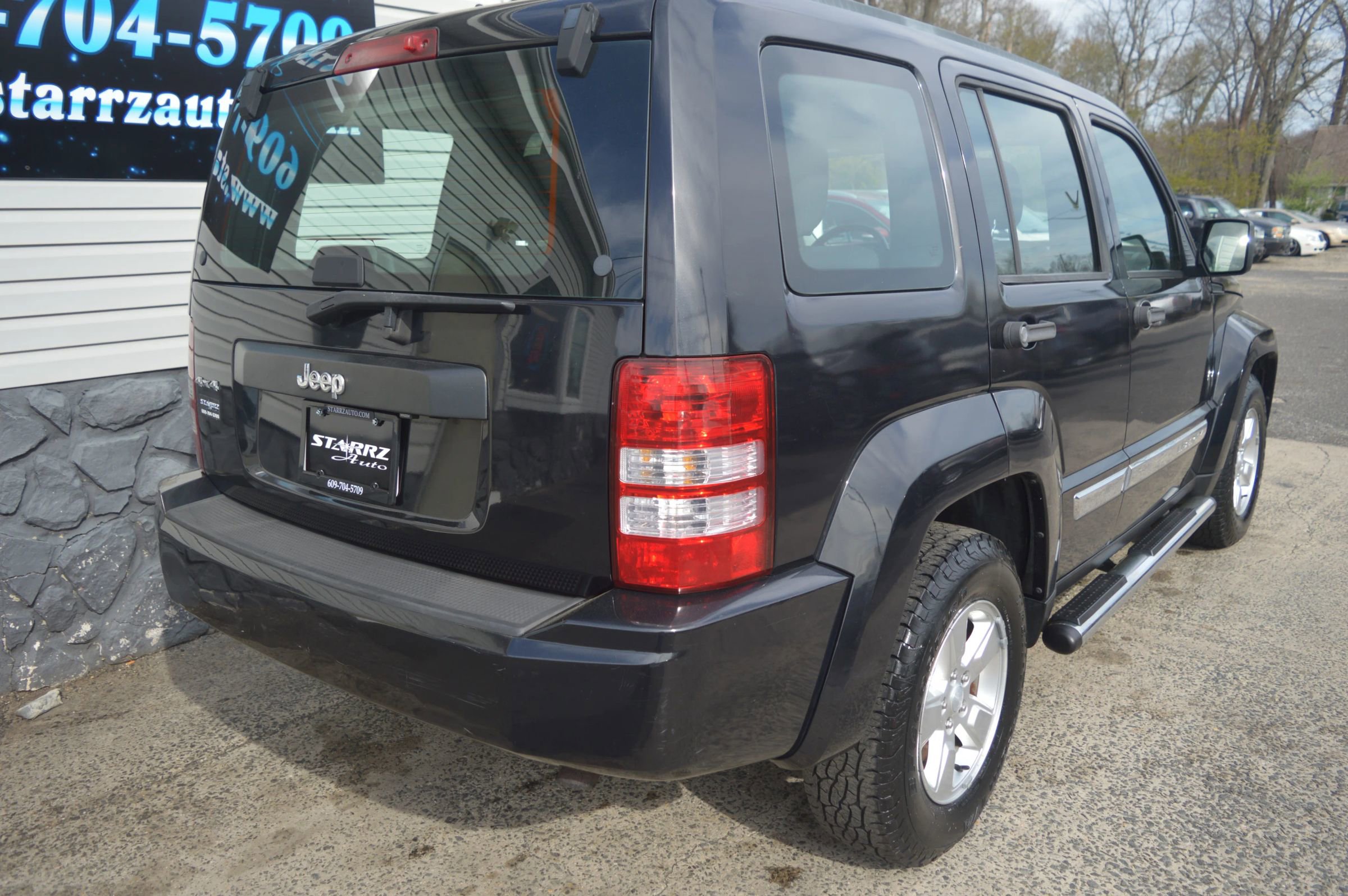 Used 2010 Jeep Liberty Sport image 4