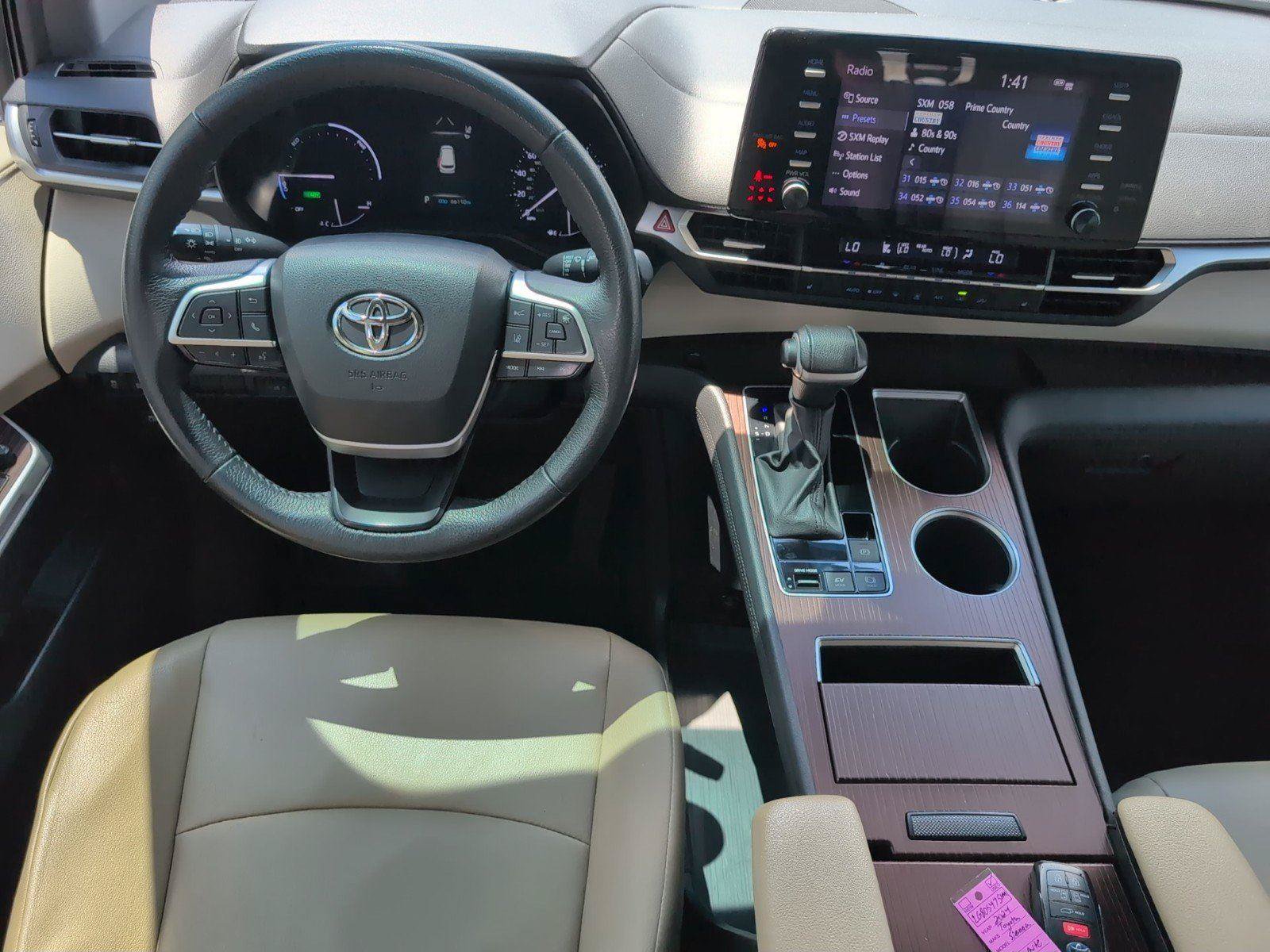 Used 2024 Toyota Sienna XLE FWD image 33