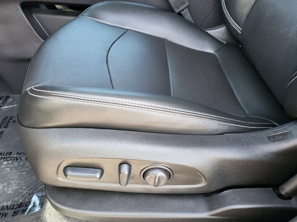 Used 2024 GMC Terrain SLT image 15