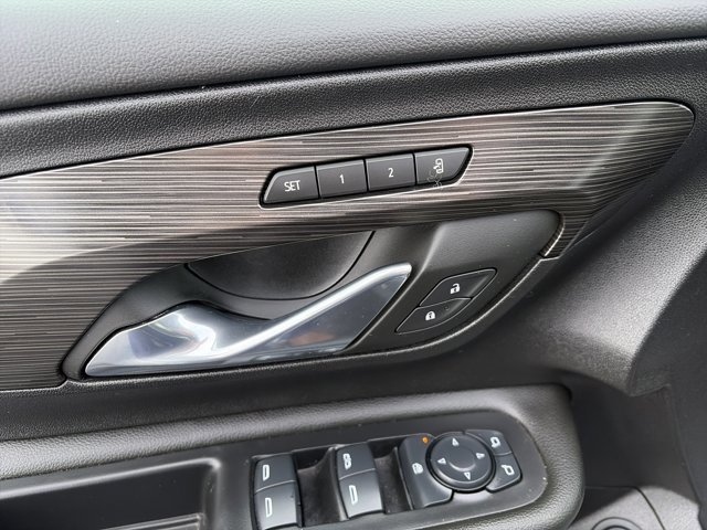 Used 2024 GMC Terrain SLT w/ Infotainment Package II image 16