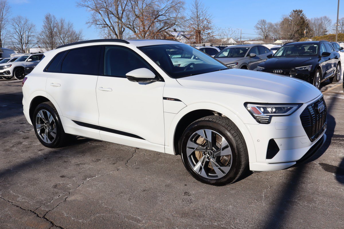 Used 2021 Audi e-tron Premium w/ Convenience Plus Package image 3