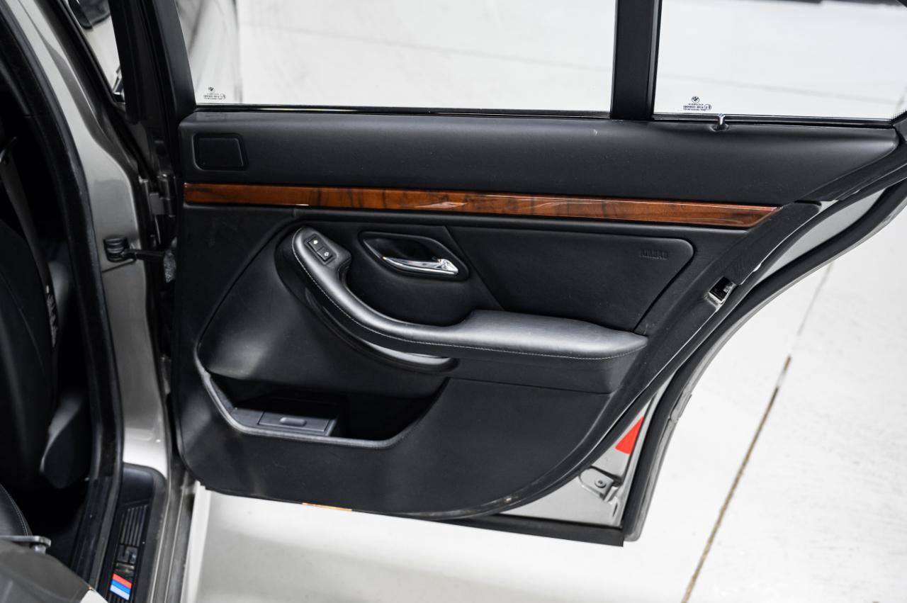 Used 2003 BMW M5 image 30