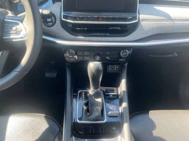 Used 2022 Jeep Compass Latitude AWD/4WD image 11