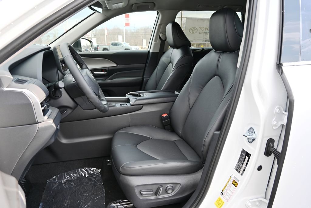 New 2026 Toyota Grand Highlander XLE image 12