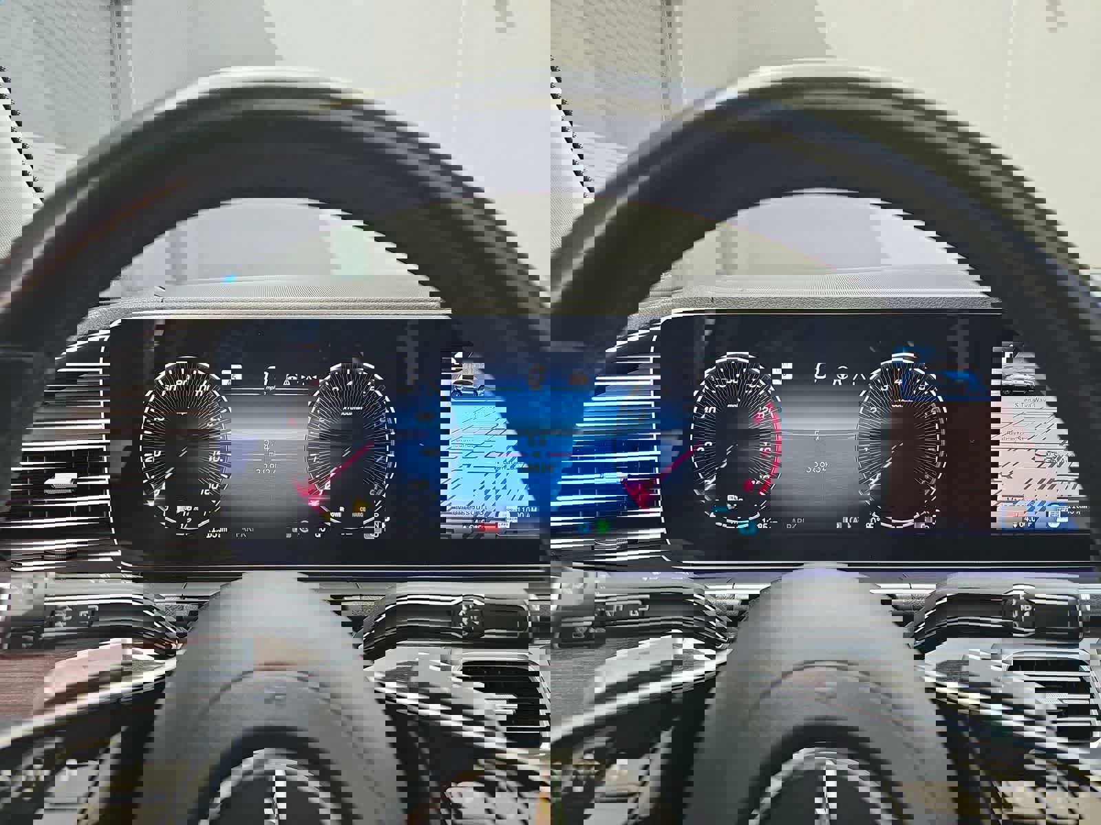 Used 2024 Mercedes-Benz GLS 450 4MATIC image 36