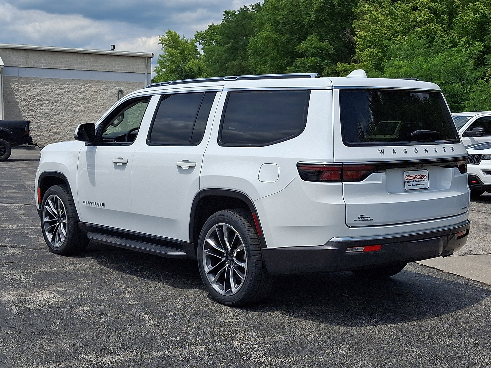 Used 2022 Jeep Wagoneer Series II w/ Premium Group I AWD/4WD image 5