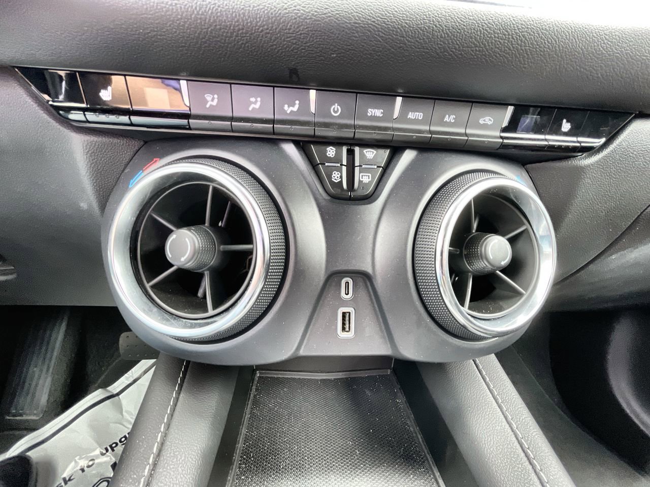 Used 2025 Chevrolet Blazer LT FWD image 18