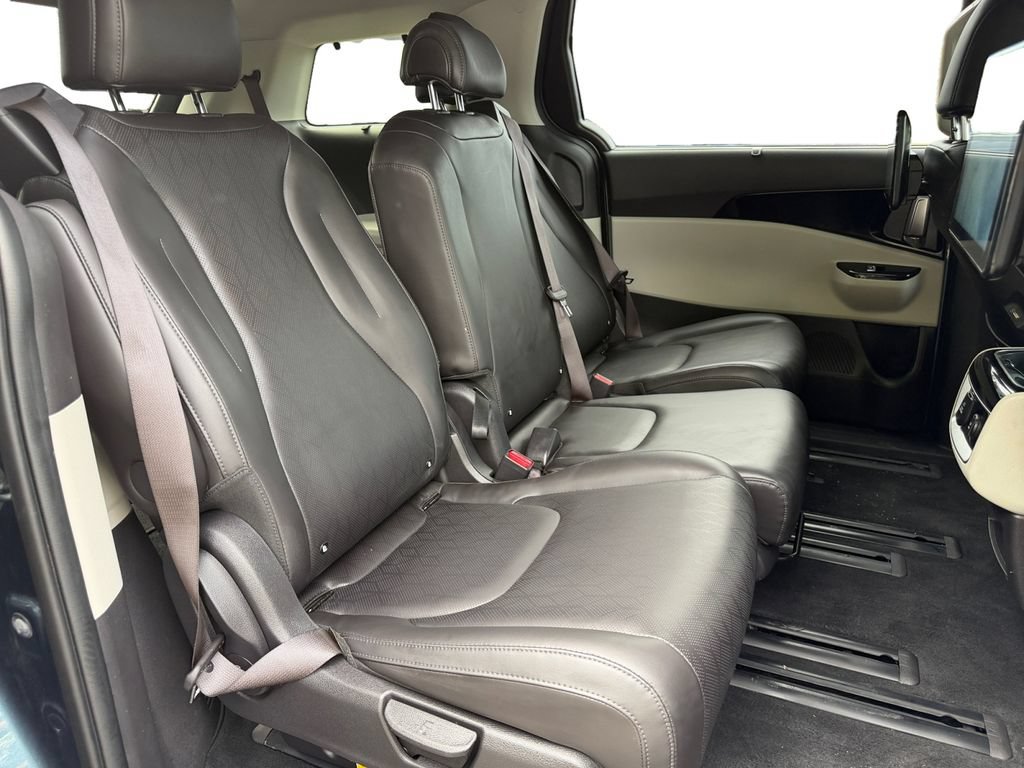 Certified 2022 Kia Carnival SX FWD image 9