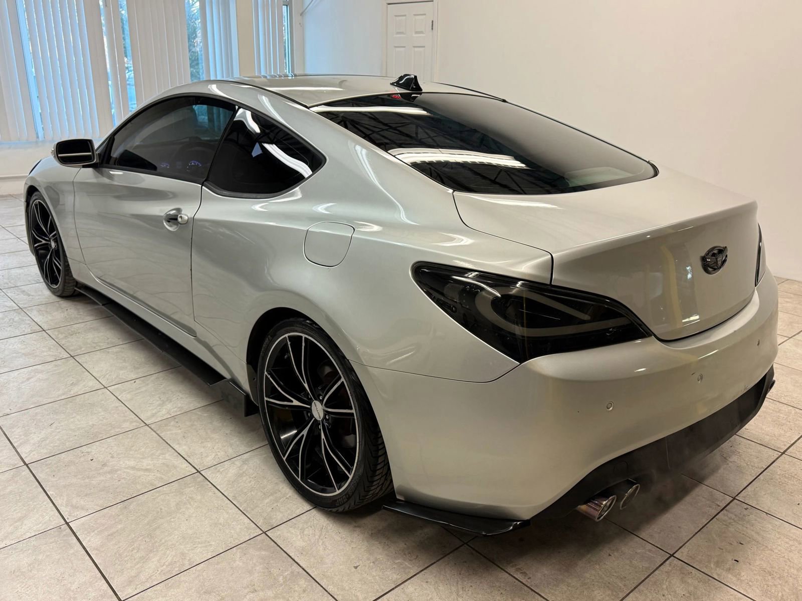 Used 2013 Hyundai Genesis 3.8 image 7