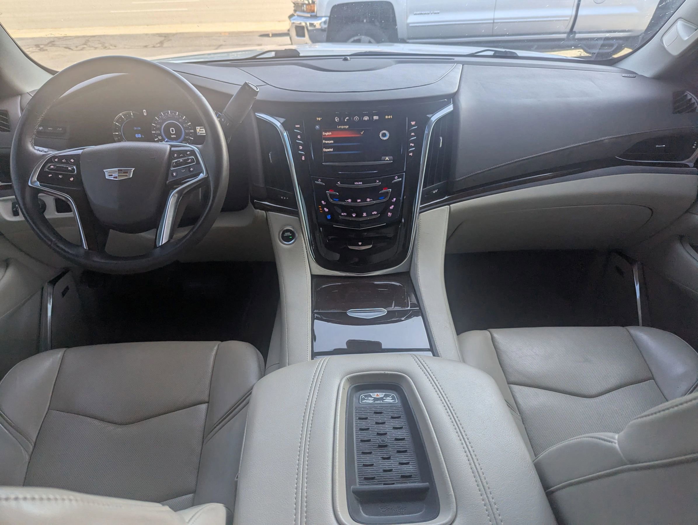 Used 2017 Cadillac Escalade Luxury image 11