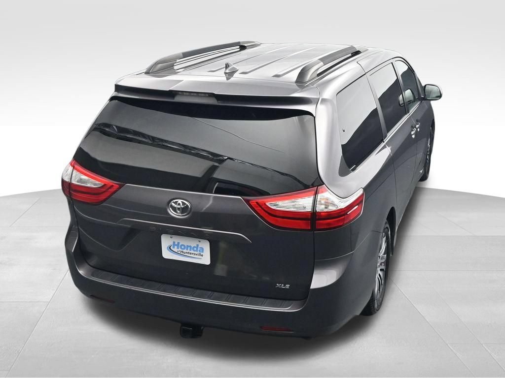 Used 2018 Toyota Sienna XLE w/ XLE Navigation Package FWD image 30