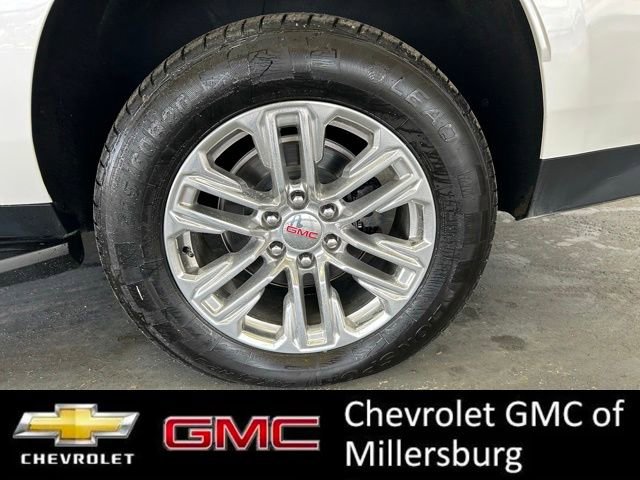 Used 2022 GMC Yukon XL SLT w/ SLT Premium Package image 12