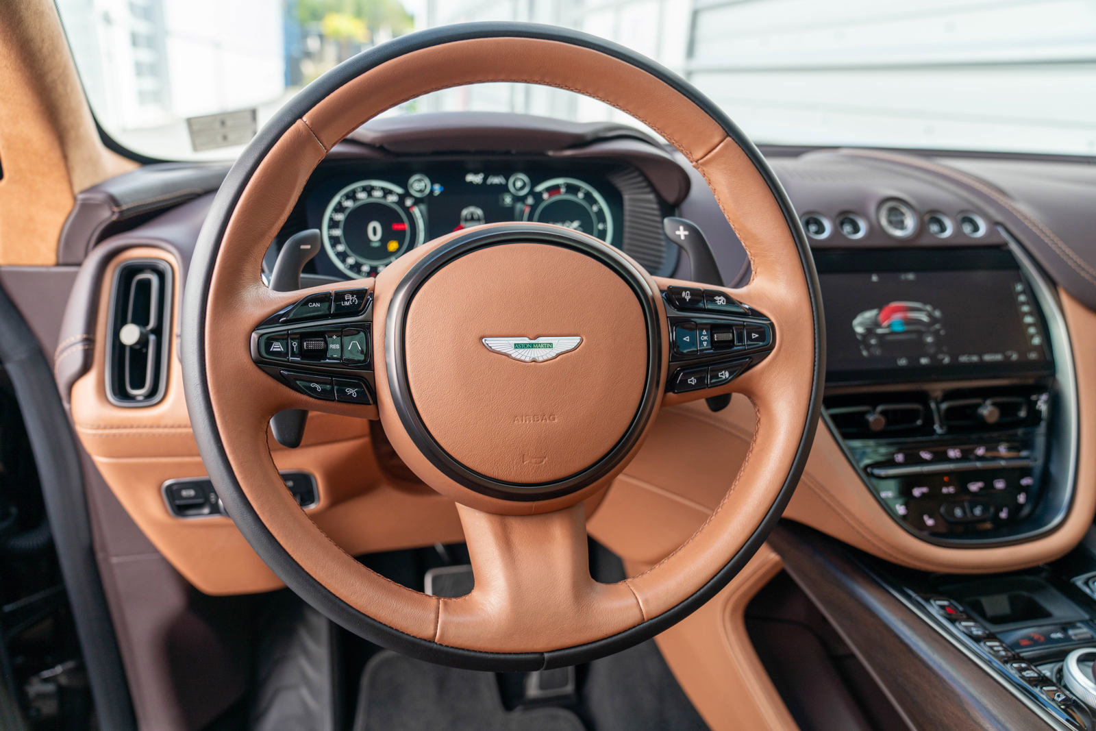 Used 2021 Aston Martin DBX image 10