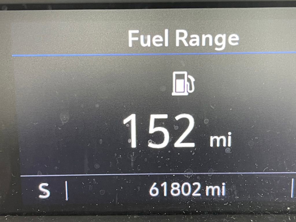 Used 2022 Cadillac XT4 Luxury w/ Cold Weather Package FWD image 17