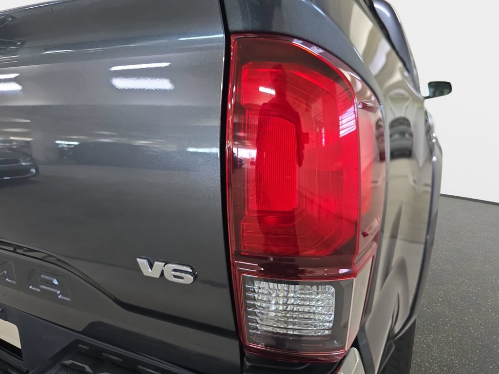 Used 2020 Toyota Tacoma SR5 RWD image 31