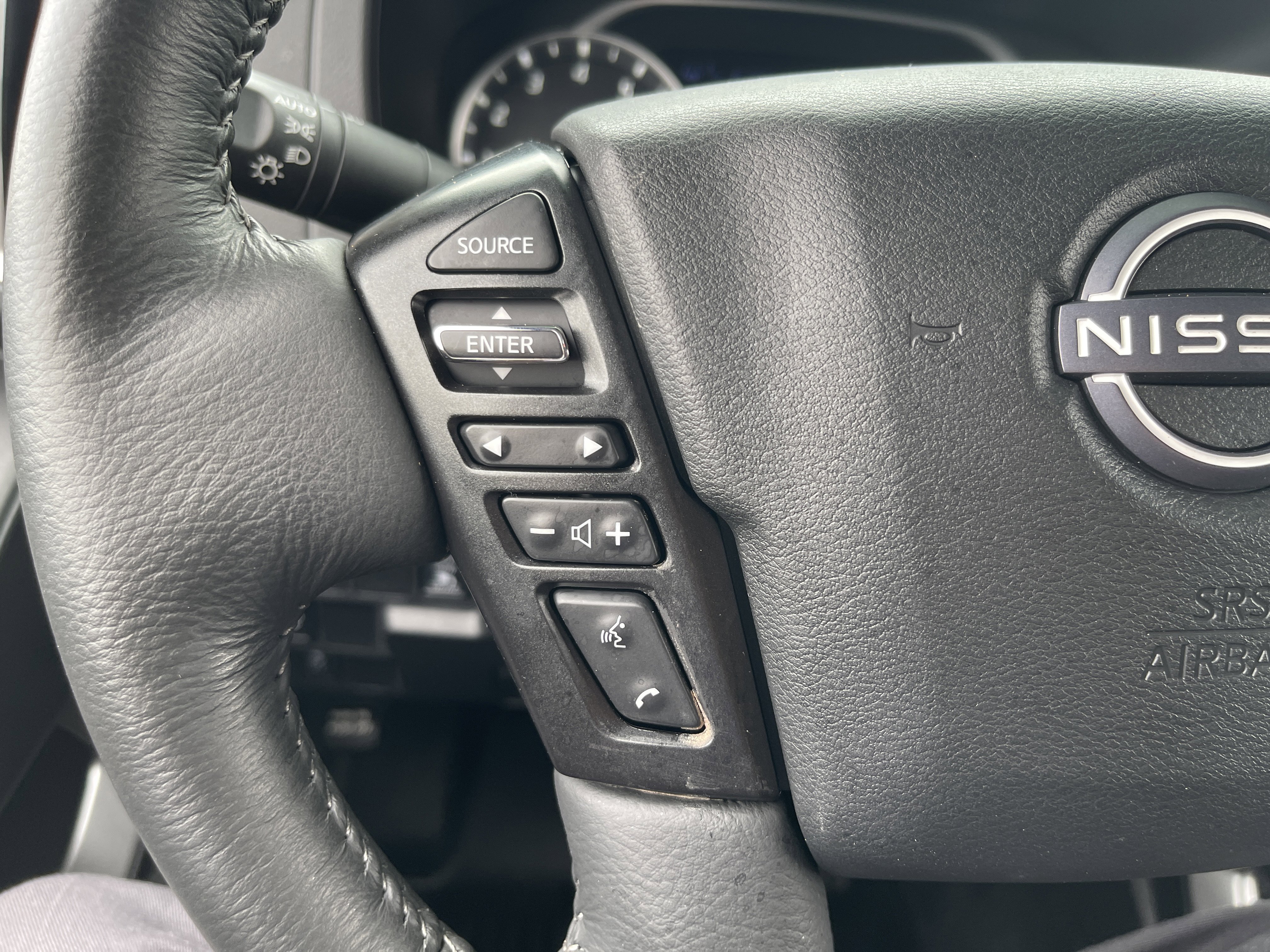 Used 2025 Nissan Frontier SV w/ SV Convenience Package image 17