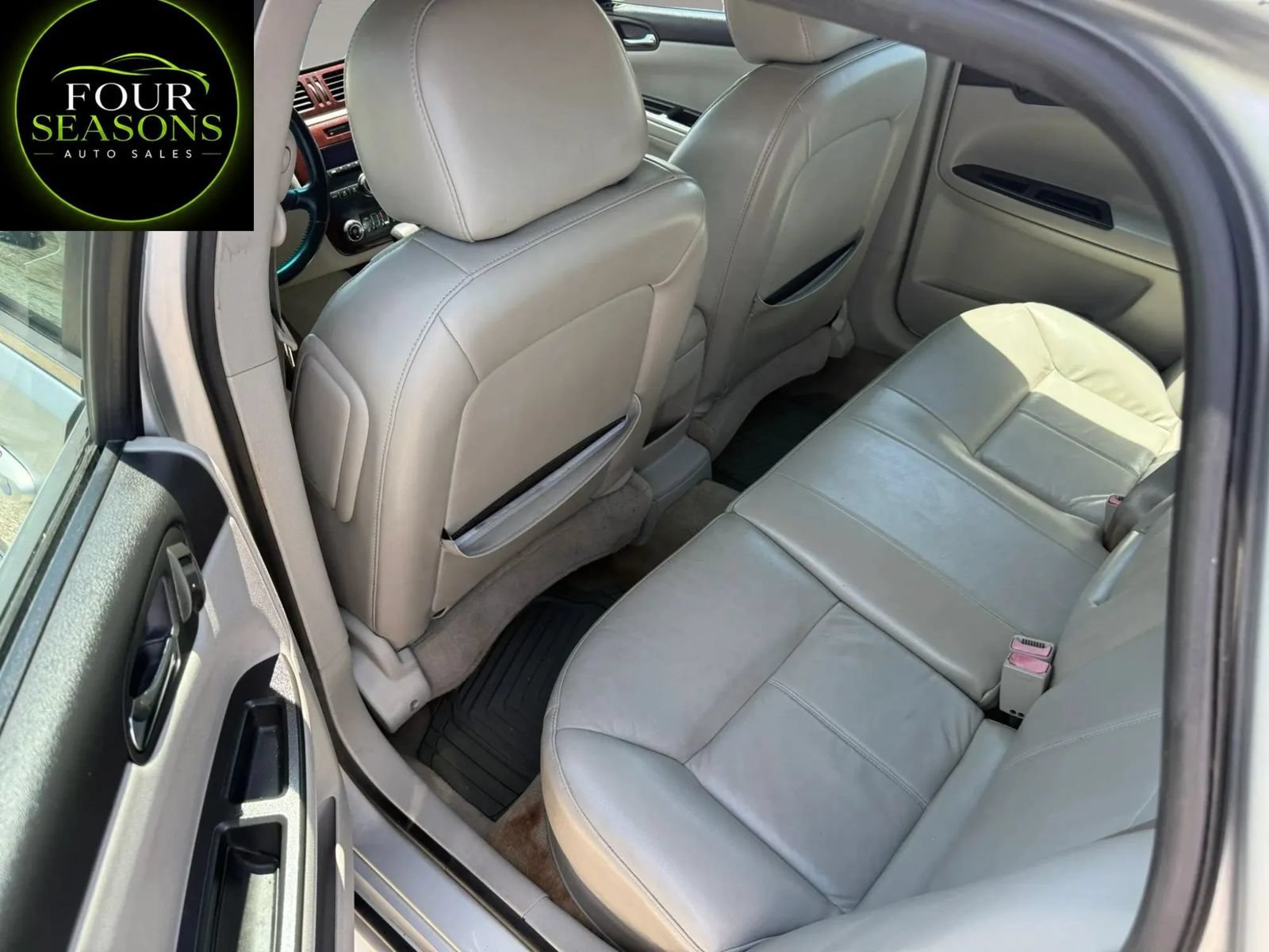 Used 2010 Chevrolet Impala LT FWD image 5