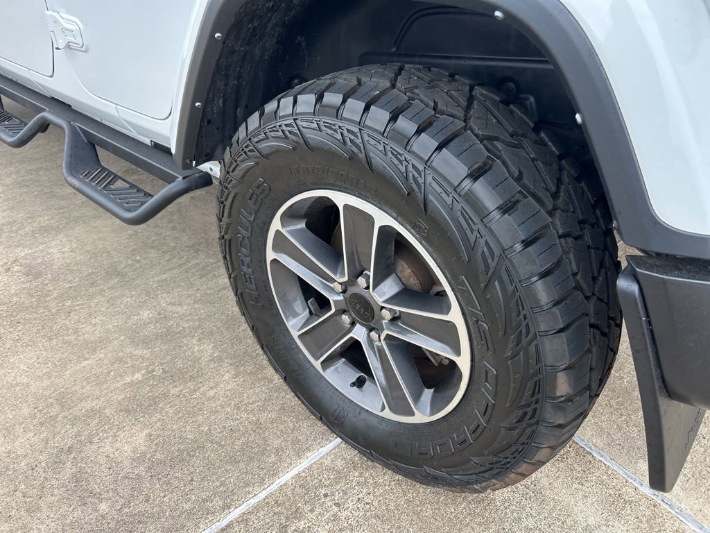 Used 2023 Jeep Wrangler Sahara w/ Cold Weather Group image 8