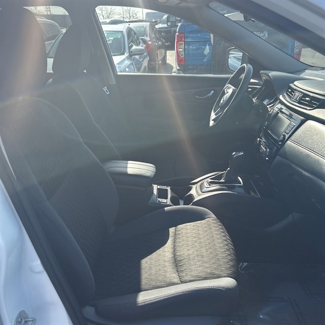 Used 2018 Nissan Rogue SV w/ Premium Package image 10