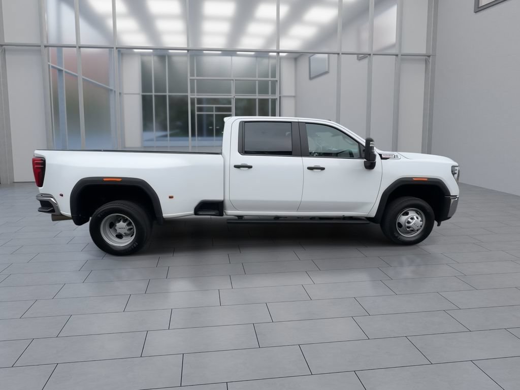 Used 2025 GMC Sierra 3500 Pro AWD/4WD image 9