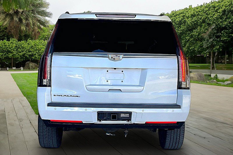 Used 2016 Cadillac Escalade Luxury AWD/4WD image 3
