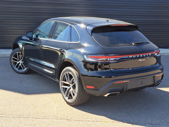 Used 2026 Porsche Macan image 3