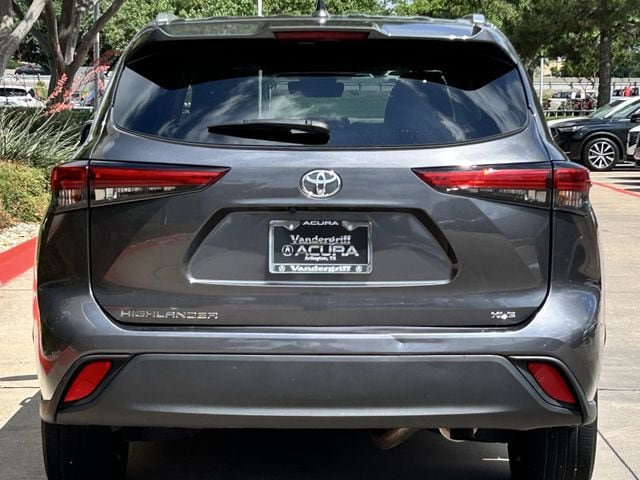 Used 2023 Toyota Highlander XLE FWD image 5