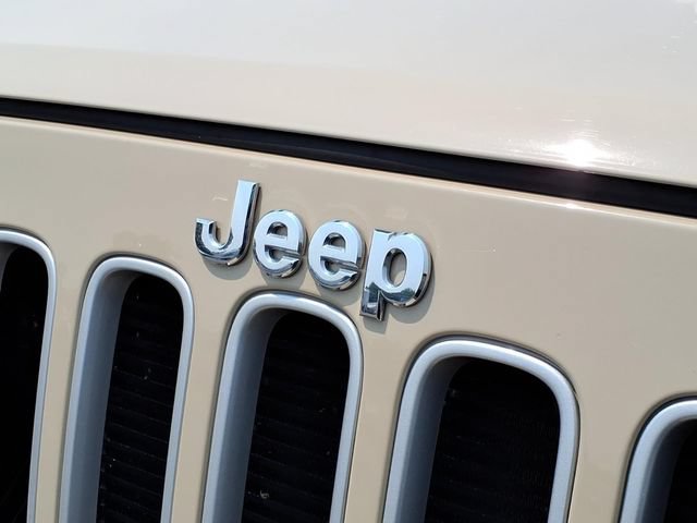 Used 2016 Jeep Wrangler Unlimited Sahara w/ Connectivity Group AWD/4WD image 27