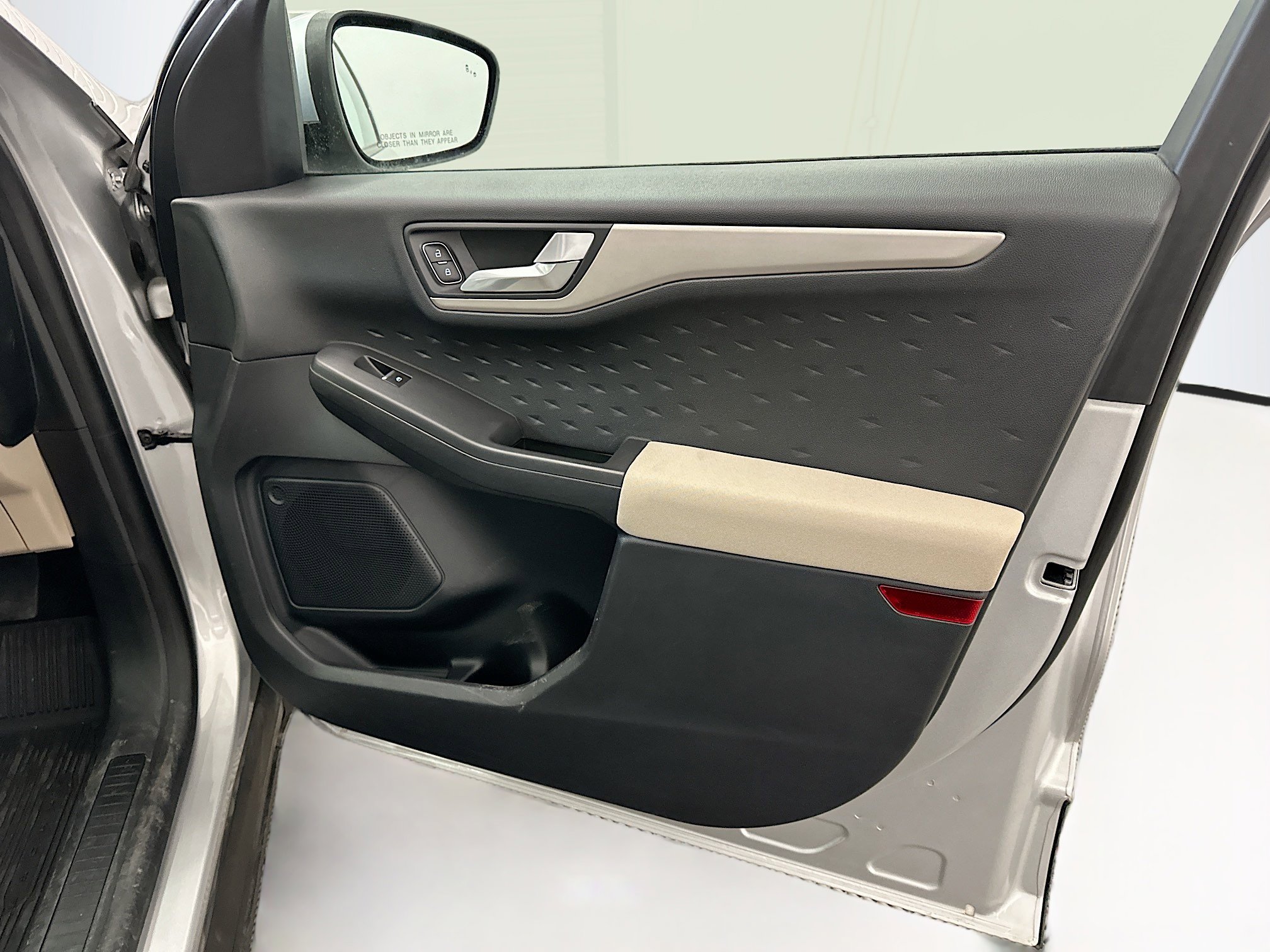 Used 2020 Ford Escape SE image 33