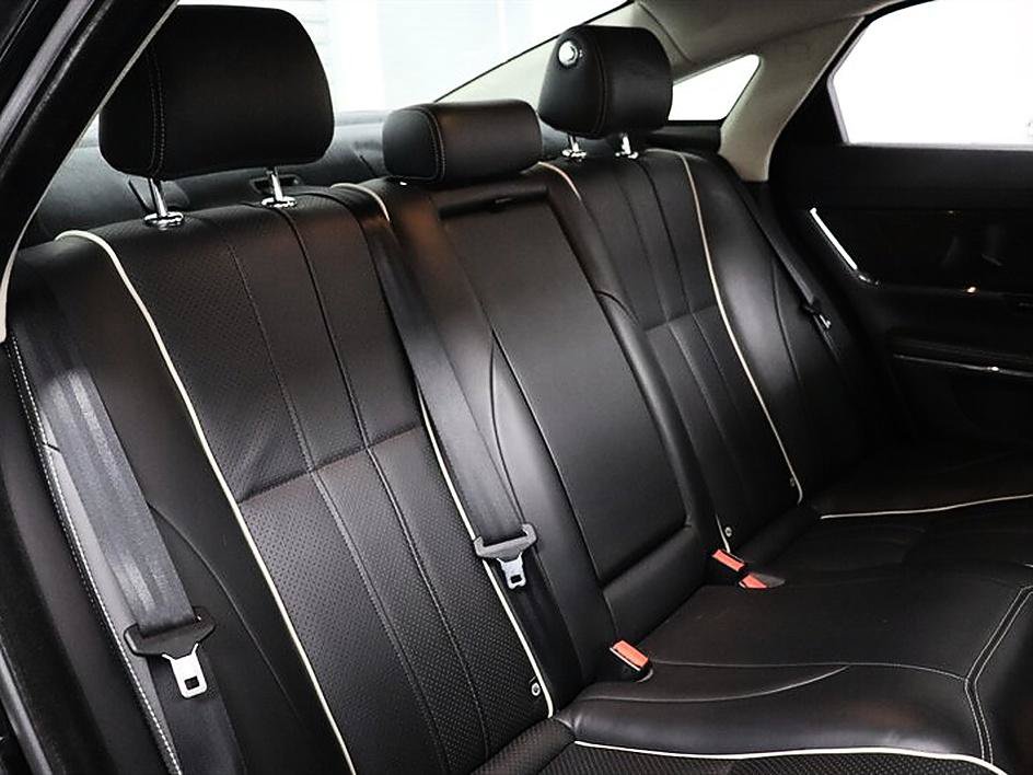 Used 2015 Jaguar XJ L Portfolio RWD image 15