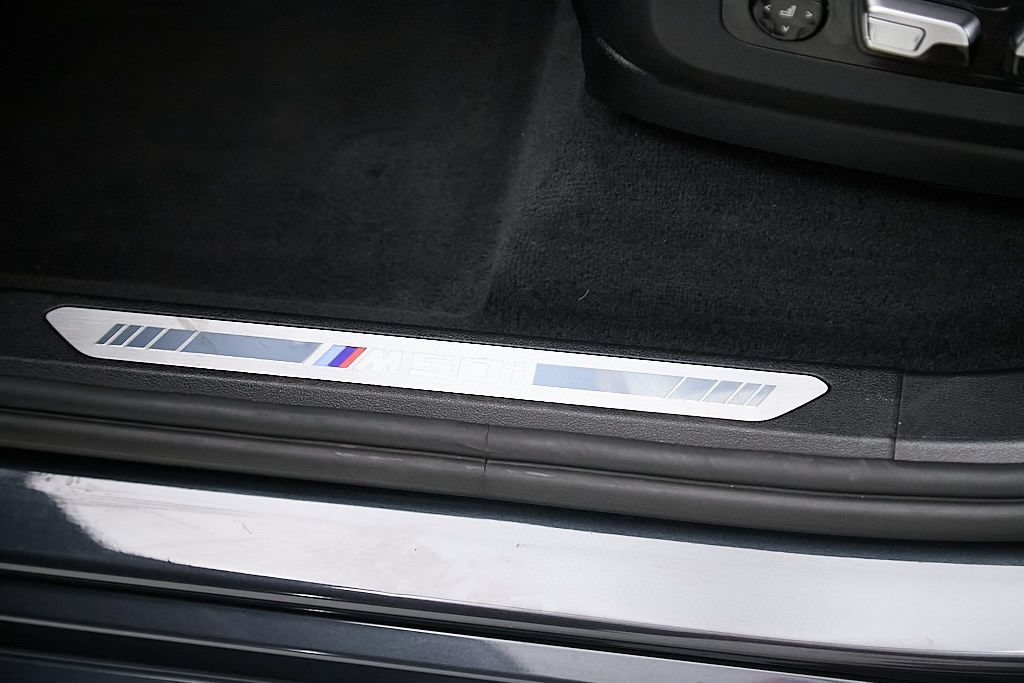 Used 2021 BMW X7 M50i w/ Dynamic Handling Package AWD/4WD image 13