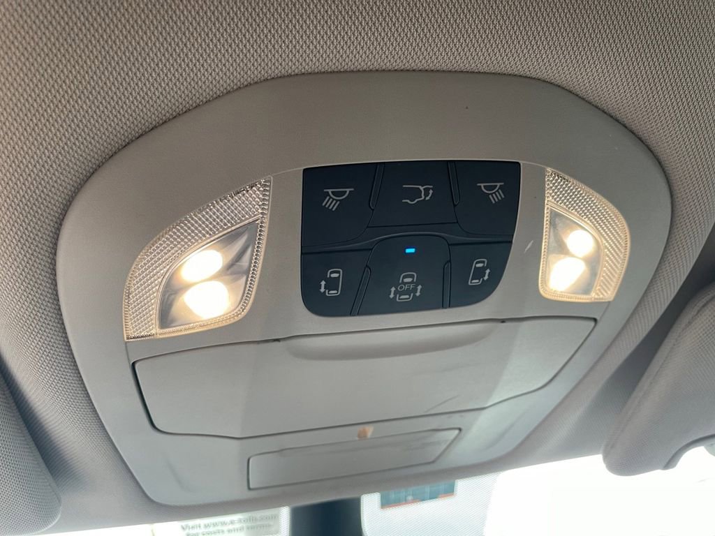 Used 2023 Chrysler Pacifica Touring-L FWD image 21
