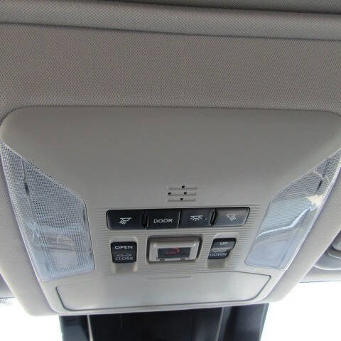 Used 2021 Toyota RAV4 XLE Premium image 16