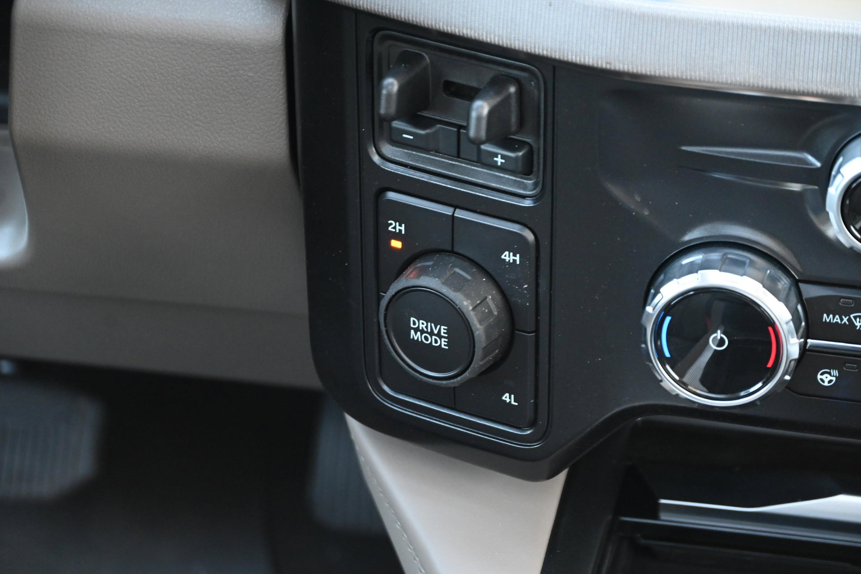 Used 2026 Ford F450 Platinum w/ Platinum Plus Package image 31